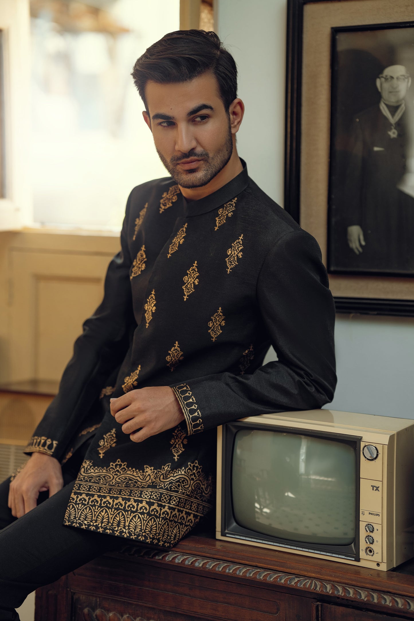 BLACK EMBROIDERED PRINCE COAT