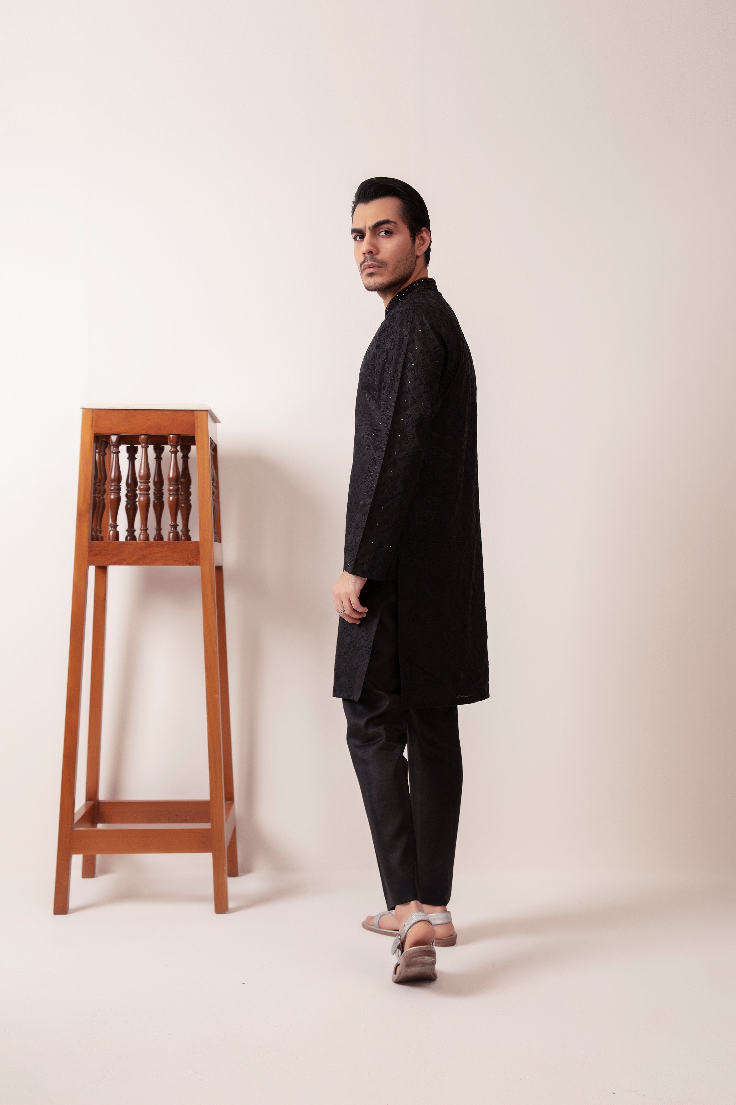 BLACK EMBROIDERED KURTA PAJAMA