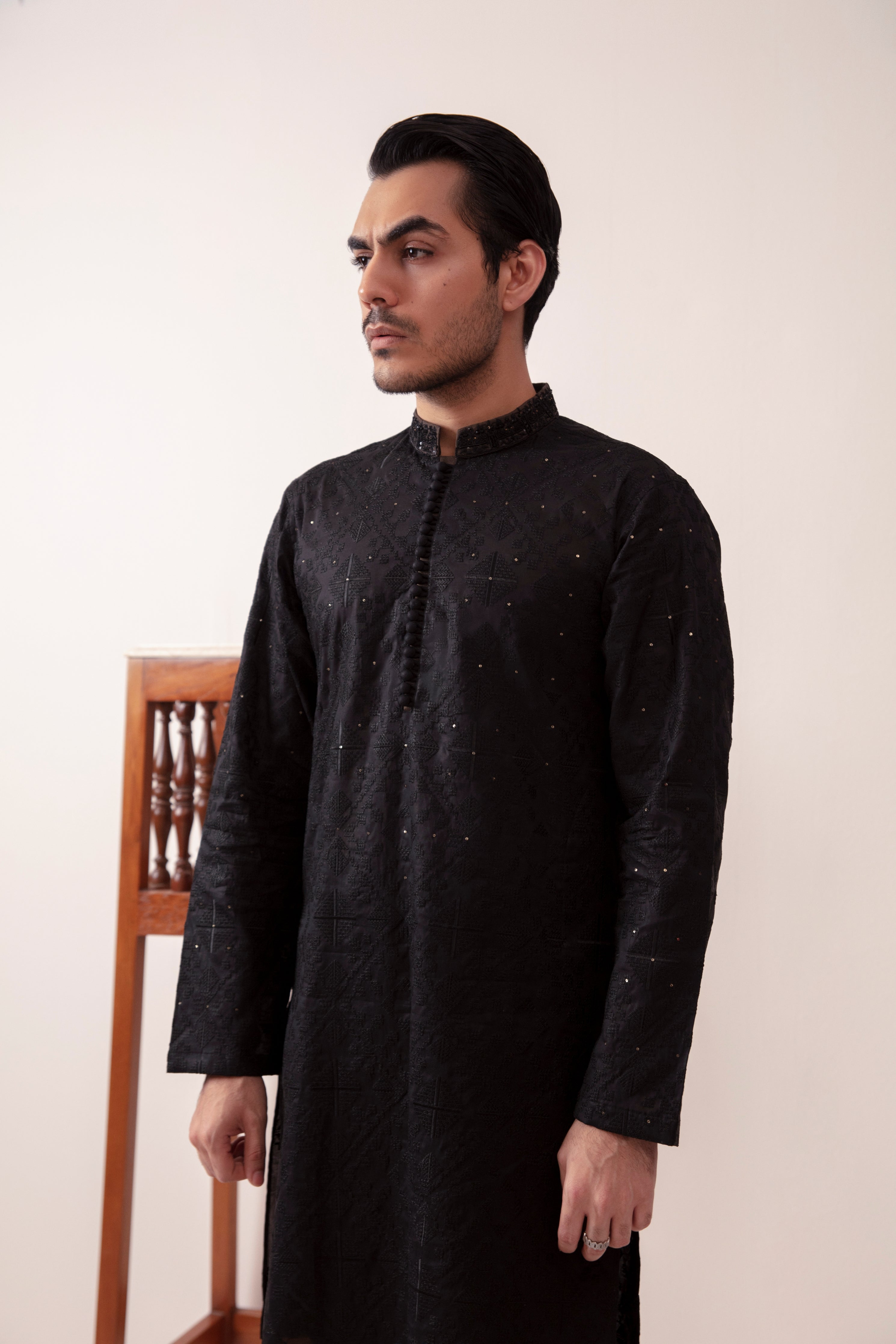 BLACK EMBROIDERED KURTA PAJAMA