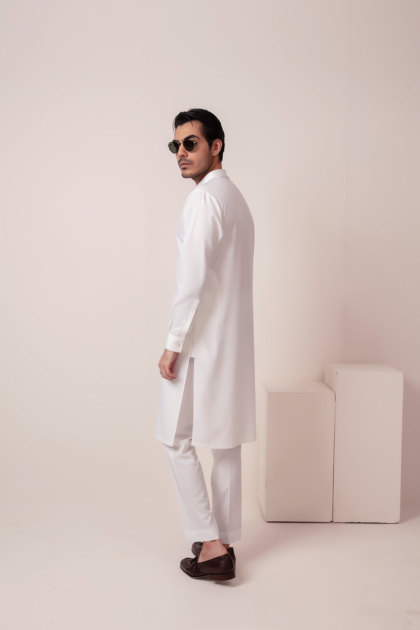 WHITE BLENDED KURTA PAJAMA