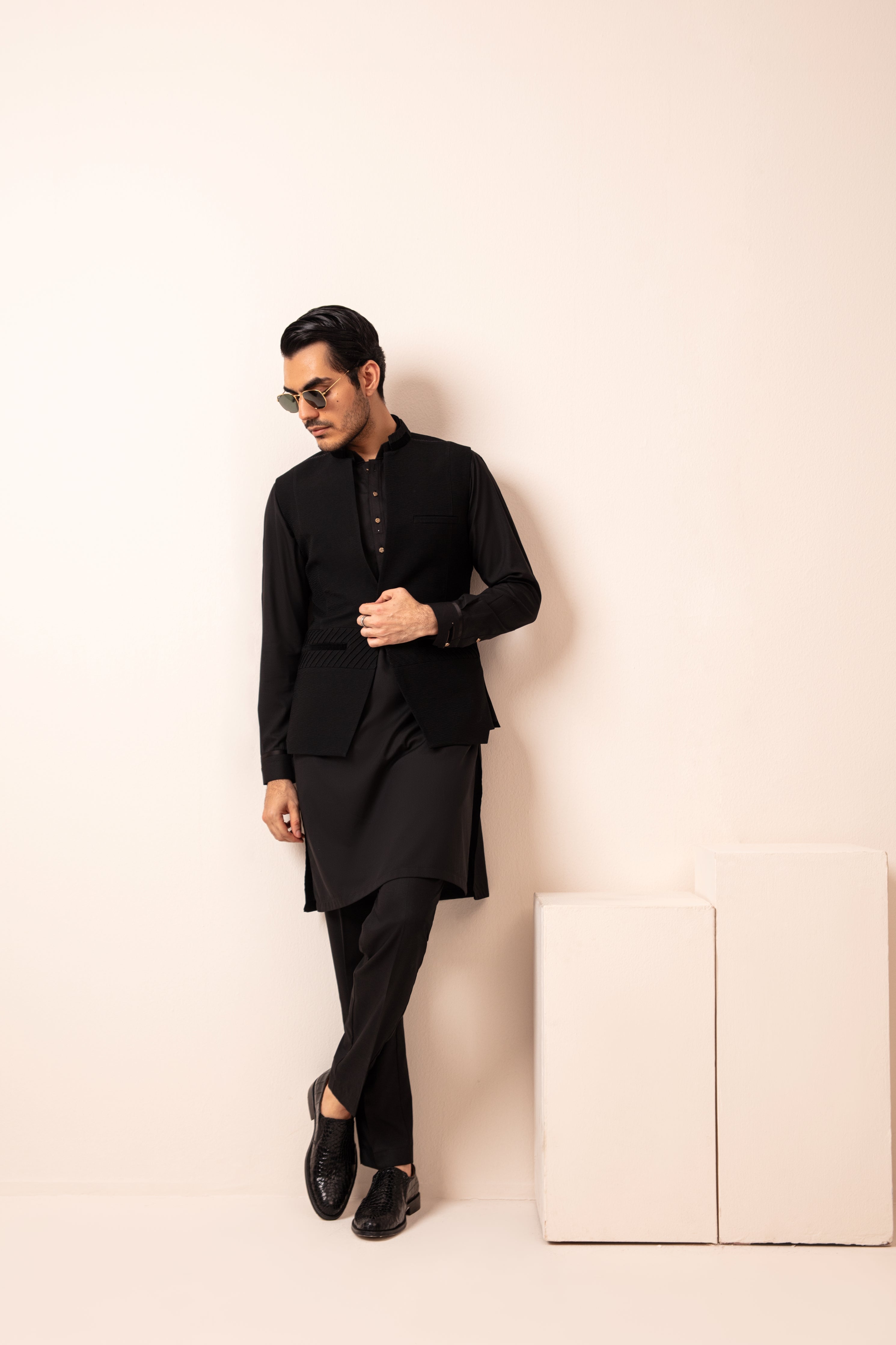 BLACK WAISTCOAT