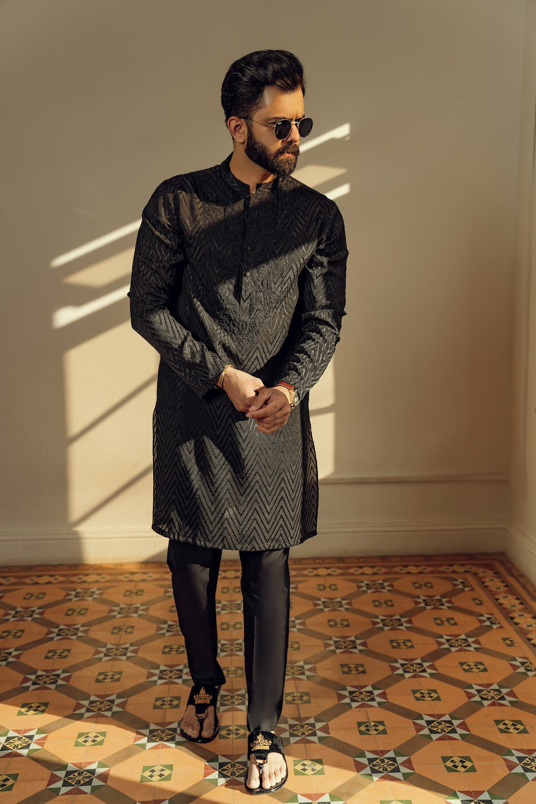BLACK EMBROIDERED KURTA