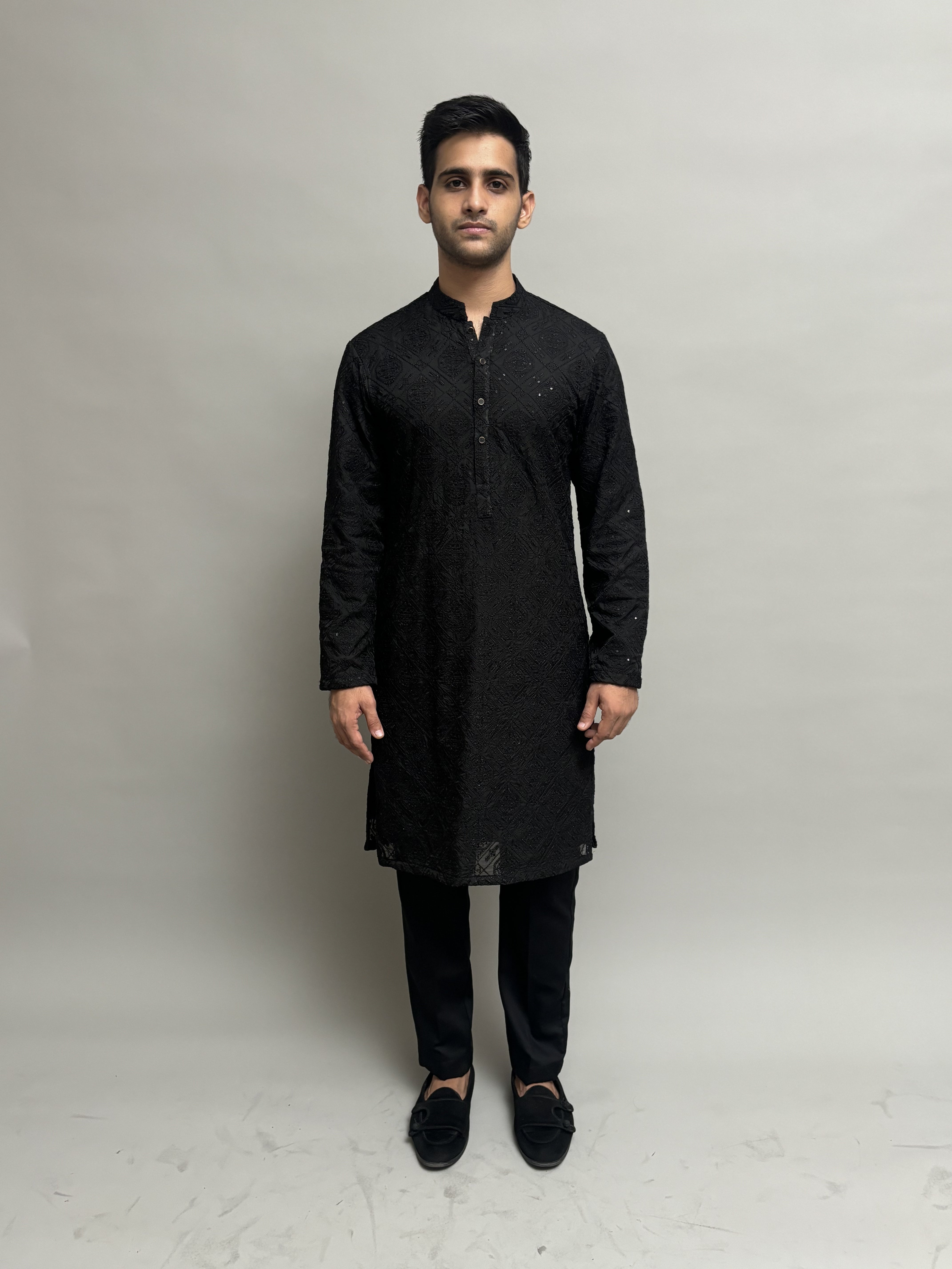 BLACK EMBROIDERED EMBOSSED KURTA