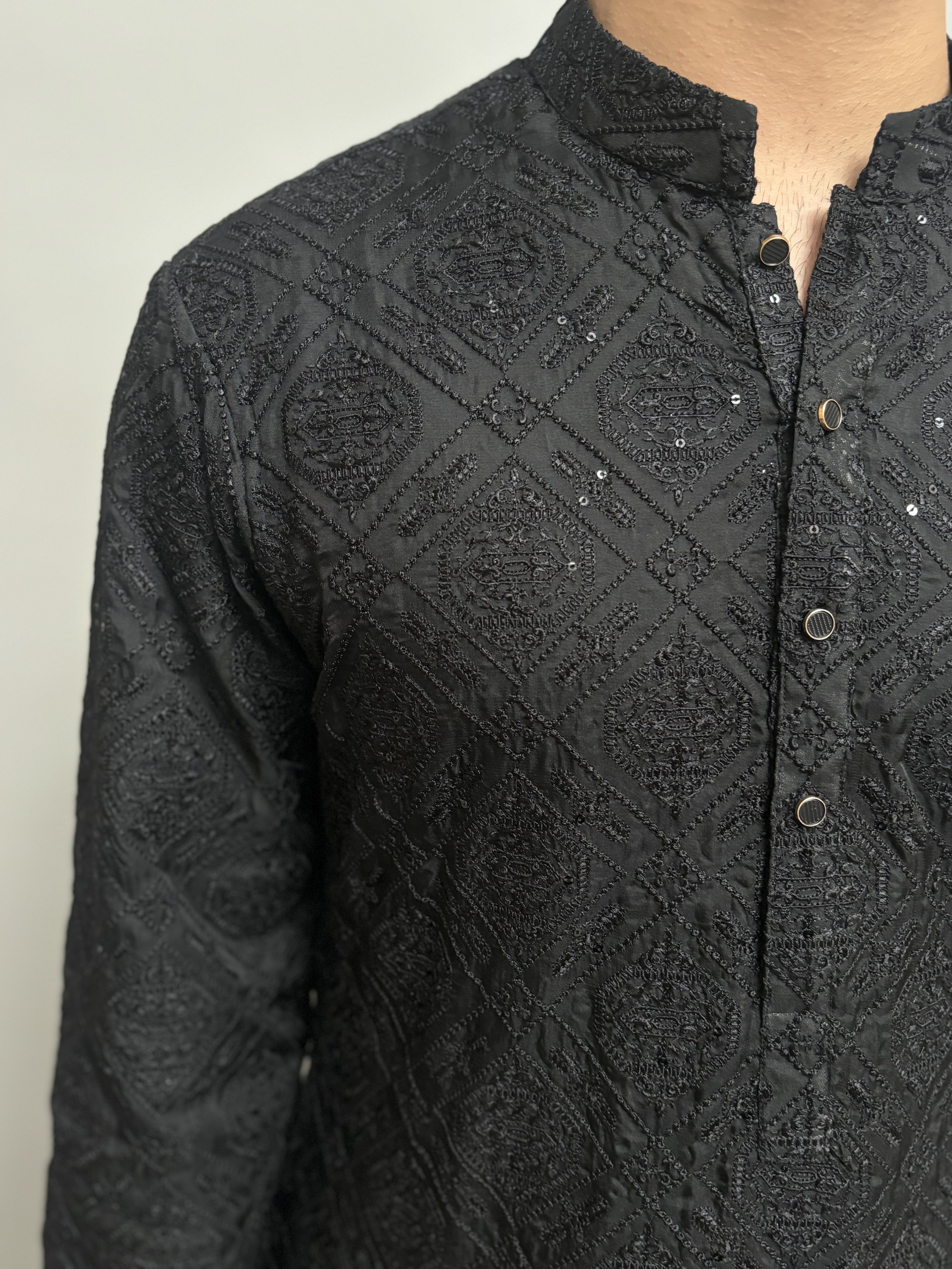 BLACK EMBROIDERED EMBOSSED KURTA