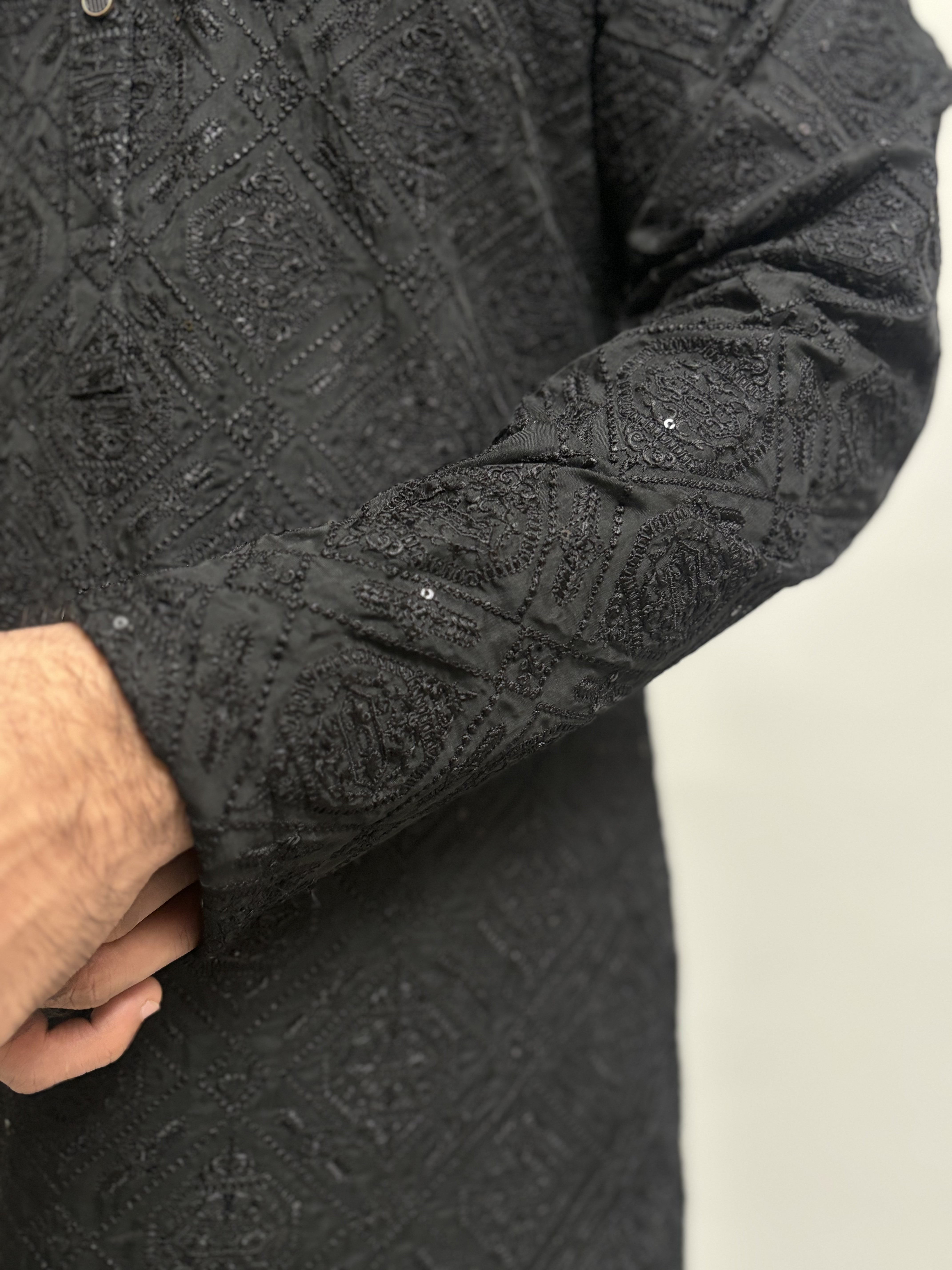 BLACK EMBROIDERED EMBOSSED KURTA